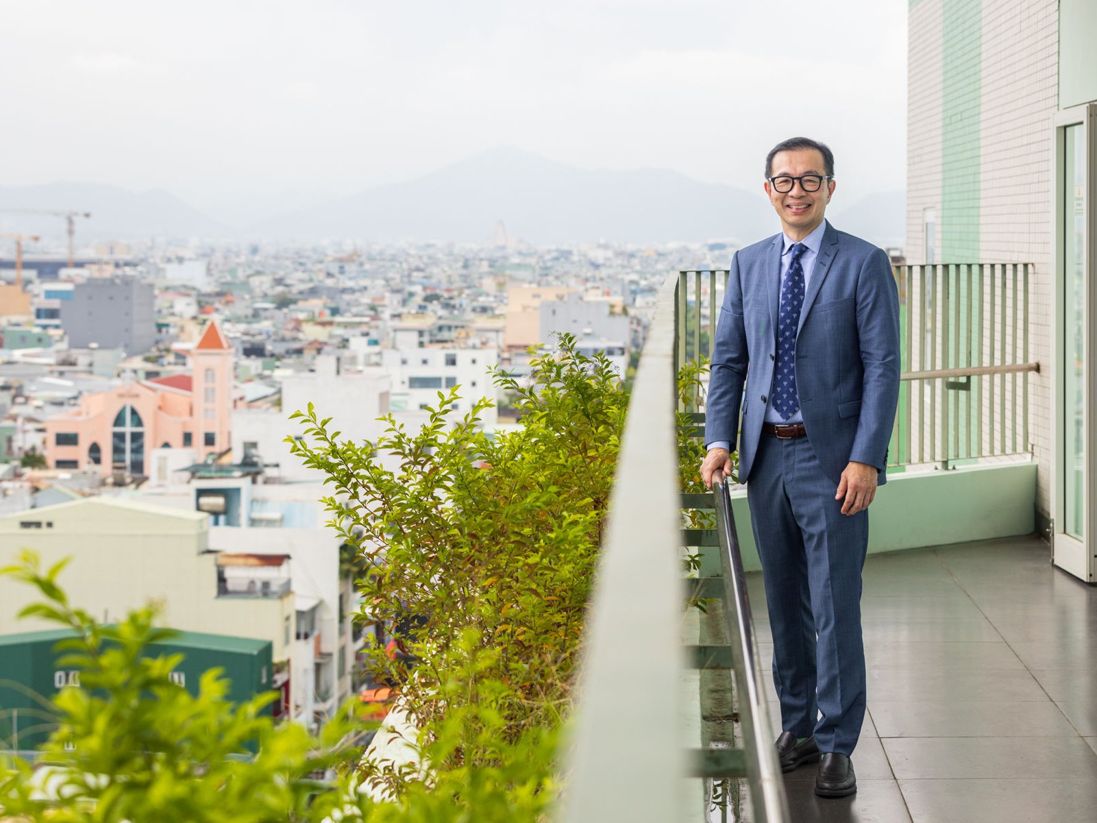 Editorial Portrait Photography: Mayo Clinic’s Dr. James Bower and Dr. Tri Dinh with Global Health Initiative in Vietnam Photography | Vietnam binhdang.me Editorial Portrait Photography: Mayo Clinic’s Dr. James Bower and Dr. Tri Dinh with Global Health Initiative in Vietnam